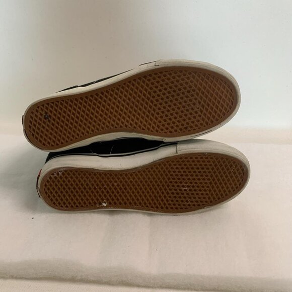 Classic and cool, these black - Picture 6 of 7